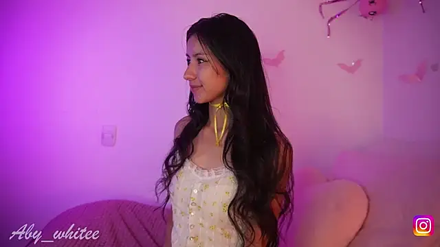 Snapshot of AbyWhitee chatting on 11.01.25 AbyWhitee online show from 11.01.25