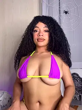 Snapshot of Alyssa_Houston chatting on 10.29.25 Alyssa Houston online show from 10.29.25