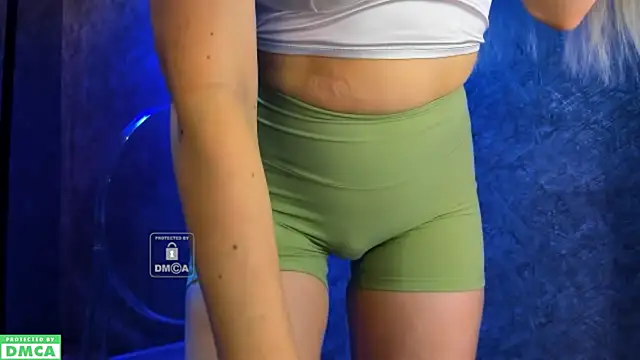 Snapshot of xteona chatting on 10.09.25 xteona online show from 10.09.25