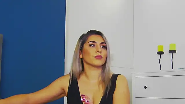 Snapshot of CelineMeyerr chatting on 10.23.25 CelineMeyerr online show from 10.23.25