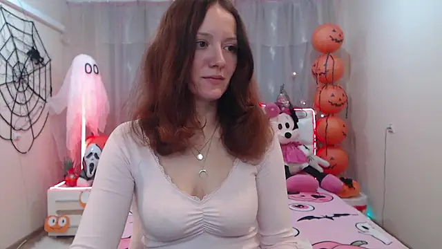 Snapshot of BarbaraStily chatting on 10.18.25 BarbaraStily online show from 10.18.25