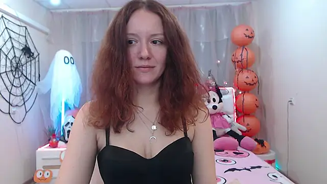 Snapshot of BarbaraStily chatting on 10.19.25 BarbaraStily online show from 10.19.25