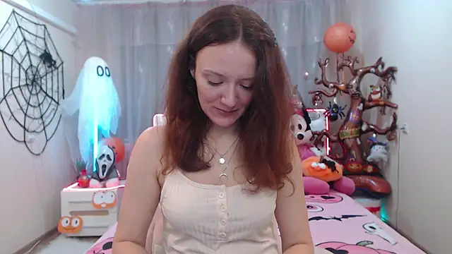 Snapshot of BarbaraStily chatting on 10.21.25 BarbaraStily online show from 10.21.25