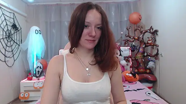 Snapshot of BarbaraStily chatting on 10.24.25 BarbaraStily online show from 10.24.25