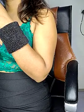 Snapshot of Black-Pearll chatting on 02.28.25 Black-Pearll online show from 02.28.25