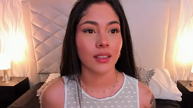 Mia Elowen online show from 02.09.25