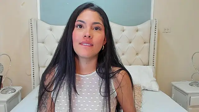 Mia Elowen online show from 02.10.25