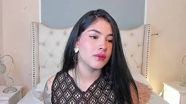 Mia Elowen online show from 02.11.25
