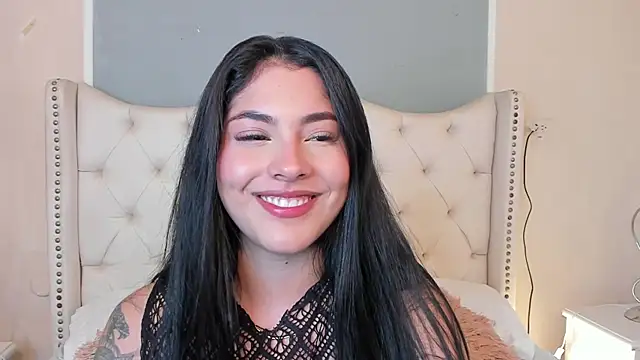 Mia Elowen online show from 02.12.25
