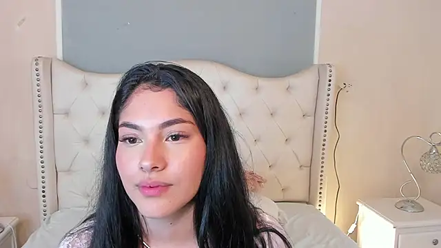 Mia Elowen online show from 02.12.25
