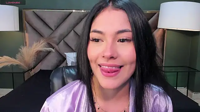 Mia Elowen online show from 02.22.25