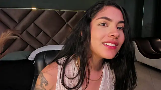 Mia Elowen online show from 02.28.25