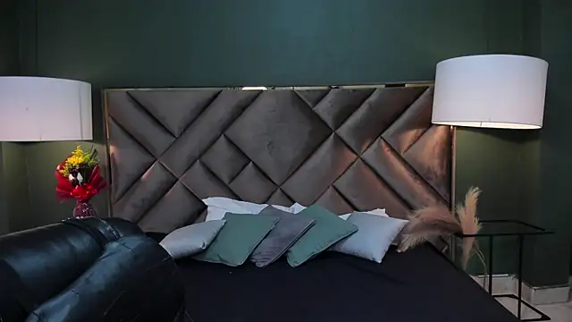 Mia Elowen online show from 03.08.25