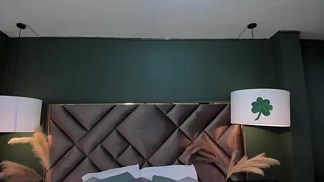Mia Elowen online show from 03.14.25
