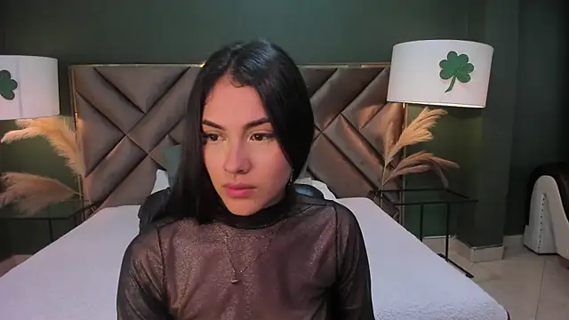Mia Elowen online show from 03.15.25