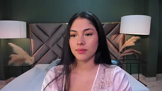 Mia Elowen online show from 03.18.25