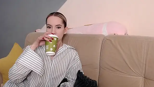 Snapshot of AmbrielHailey chatting on 10.26.25 AmbrielHailey online show from 10.26.25