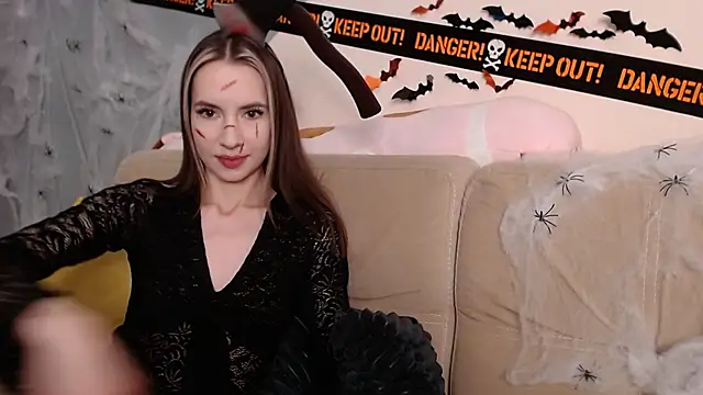 Snapshot of AmbrielHailey chatting on 10.31.25 AmbrielHailey online show from 10.31.25