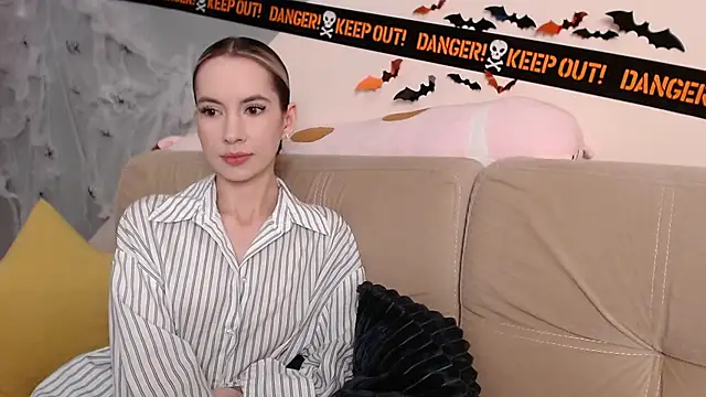 Snapshot of AmbrielHailey chatting on 11.02.25 AmbrielHailey online show from 11.02.25