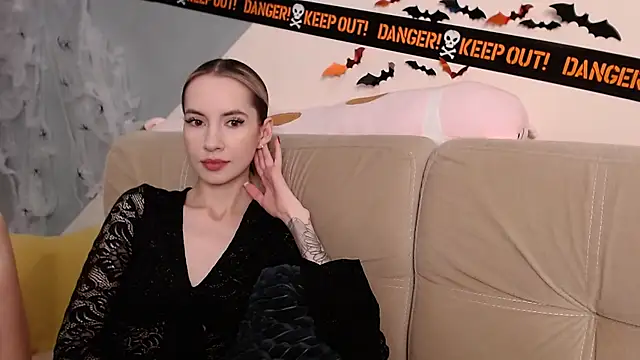 Snapshot of AmbrielHailey chatting on 11.04.25 AmbrielHailey online show from 11.04.25