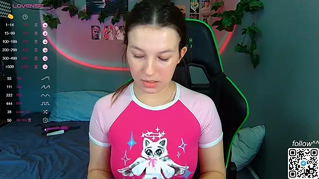 Snapshot of Cutie_Vicky chatting on 12.21.24 Cutie Vicky online show from 12.21.24