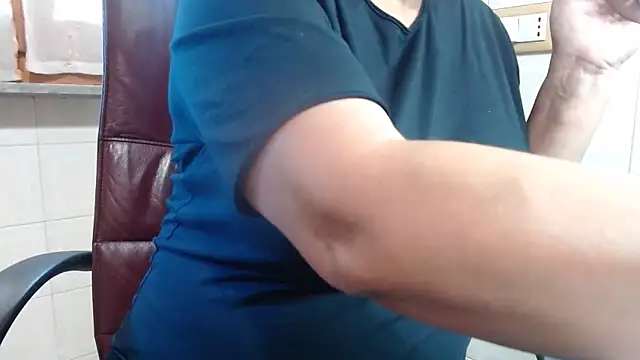 Foxlady2271 online show from 10.28.25