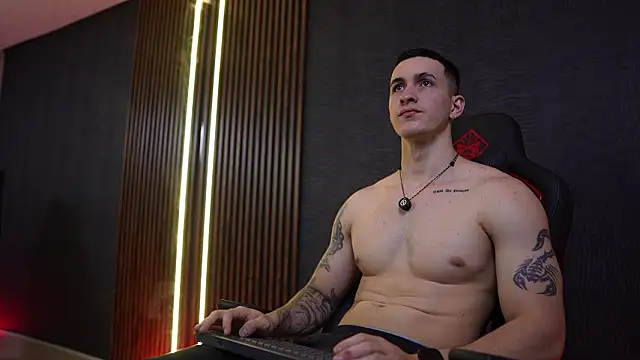 Snapshot of JacksonOlsenn chatting on 02.10.26 JacksonOlsenn online show from 02.10.26