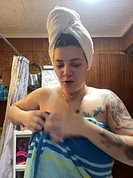 Snapshot of susanahart chatting on 12.13.24 susanahart online show from 12.13.24