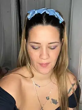 Snapshot of susanahart chatting on 12.14.24 susanahart online show from 12.14.24