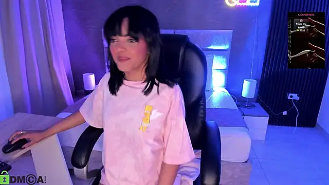 Cristal  adams online show from 10.17.25