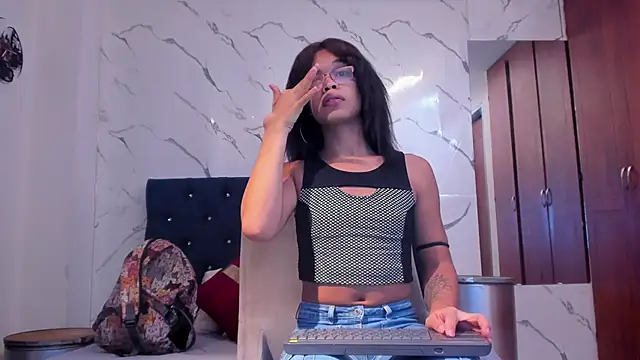 evelyn wine online show from 09.27.25