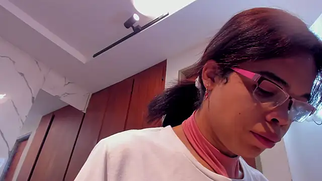 evelyn wine online show from 10.17.25