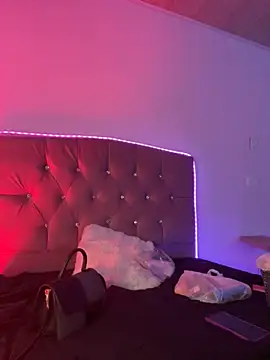 NINA 18 YEARS online show from 12.02.25