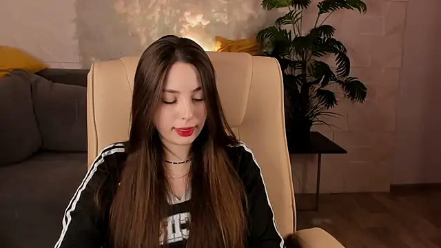 Snapshot of MoonLissa chatting on 12.20.24 MoonLissa online show from 12.20.24