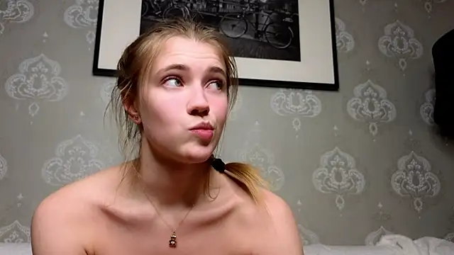 AnneFoxy online show from 02.19.25