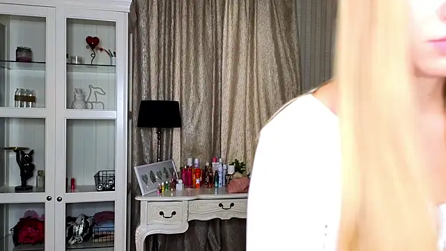 AnneFoxy online show from 10.05.25