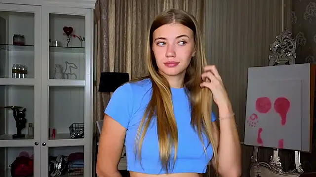 Snapshot of AnneFoxy chatting on 10.11.25 AnneFoxy online show from 10.11.25