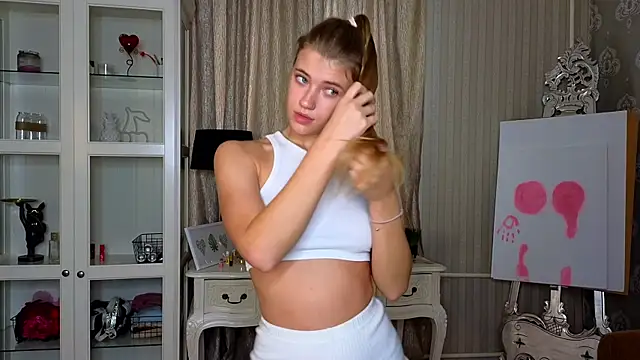 Snapshot of AnneFoxy chatting on 10.18.25 AnneFoxy online show from 10.18.25