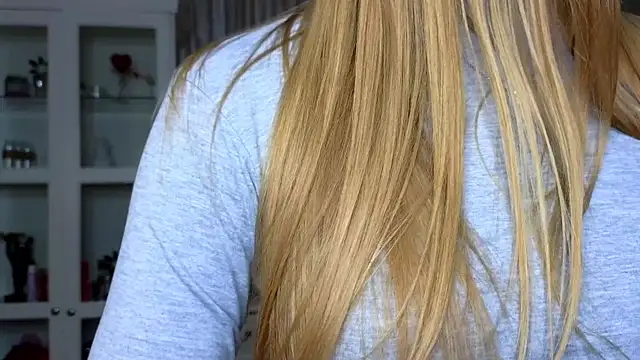 Snapshot of AnneFoxy chatting on 11.16.25 AnneFoxy online show from 11.16.25