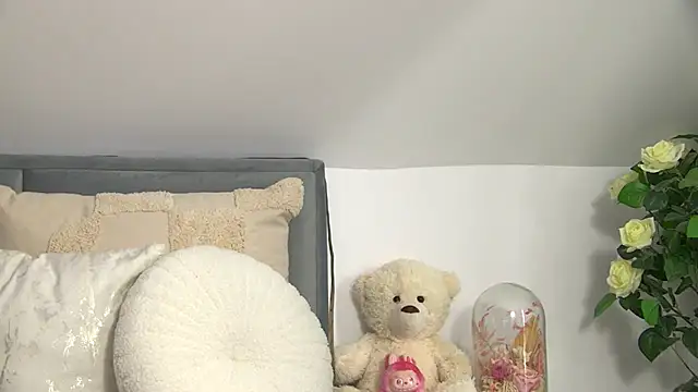 Snapshot of AngeliqueSkye chatting on 10.23.25 AngeliqueSkye online show from 10.23.25