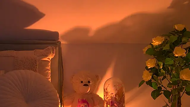 Snapshot of AngeliqueSkye chatting on 10.24.25 AngeliqueSkye online show from 10.24.25