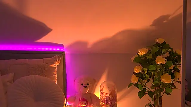 Snapshot of AngeliqueSkye chatting on 10.29.25 AngeliqueSkye online show from 10.29.25