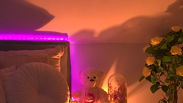 Snapshot of AngeliqueSkye chatting on 10.30.25 AngeliqueSkye online show from 10.30.25