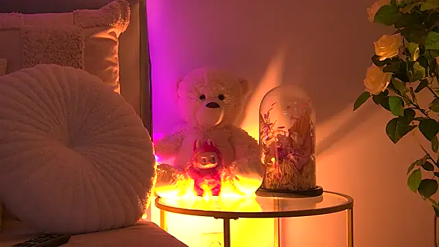 Snapshot of AngeliqueSkye chatting on 10.31.25 AngeliqueSkye online show from 10.31.25