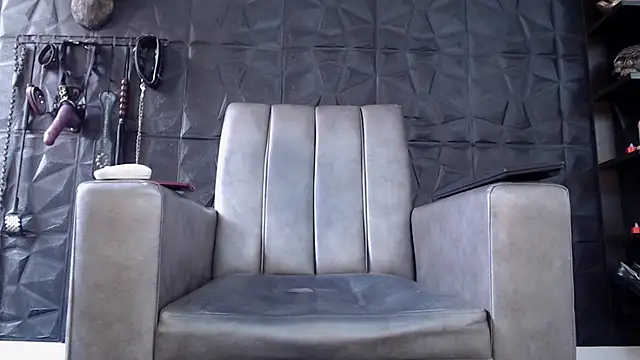 Agata Darkness online show from 10.18.25