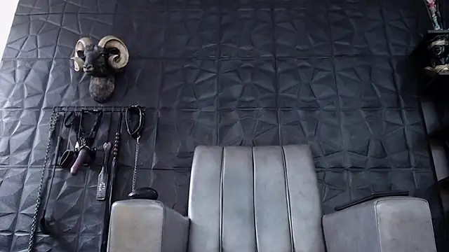 Agata Darkness online show from 02.05.26