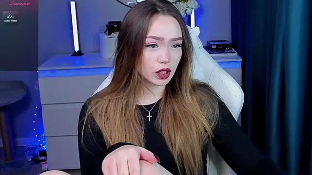 Snapshot of Evia_r0se chatting on 11.04.25 Evia r0se online show from 11.04.25