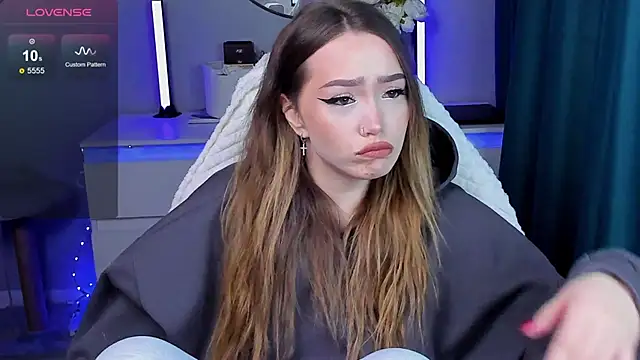 Snapshot of Evia_r0se chatting on 11.10.25 Evia r0se online show from 11.10.25