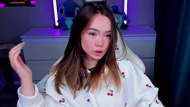 Snapshot of Evia_r0se chatting on 05.17.26 Evia r0se online show from 05.17.26