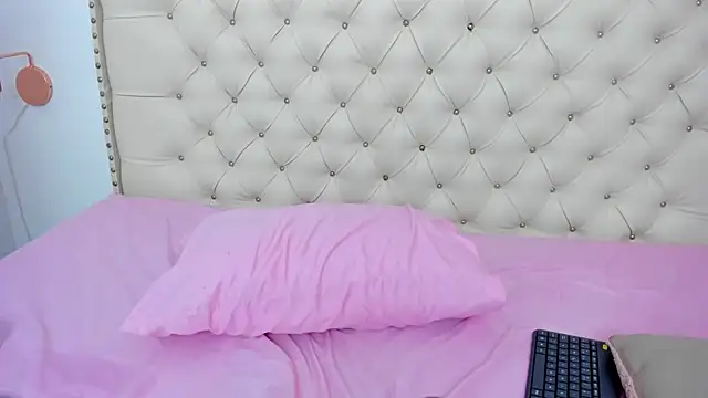 Snapshot of Kim_Eli chatting on 12.29.24 Kim Eli online show from 12.29.24